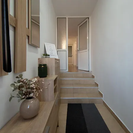 Apartment Hyggemate - уютен с 1 спалня в *